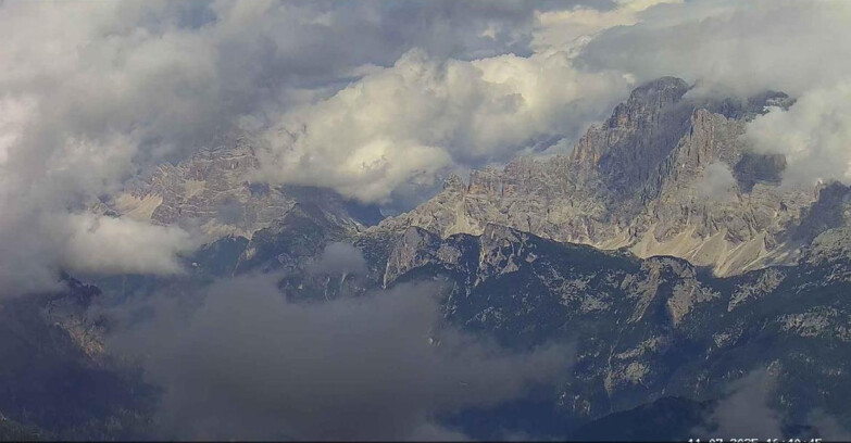 Webcam Passo San Pellegrino-Falcade  - Pelmo e Civetta