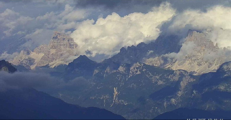 Webcam Passo San Pellegrino-Falcade  - Pelmo e Civetta