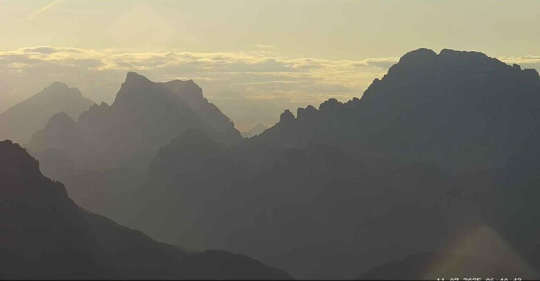 Webcam Passo San Pellegrino-Falcade  - Pelmo e Civetta