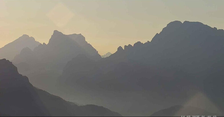 Webcam Passo San Pellegrino-Falcade  - Pelmo e Civetta