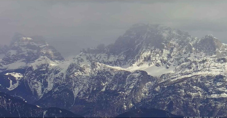 Webcam Passo San Pellegrino-Falcade  - Pelmo e Civetta