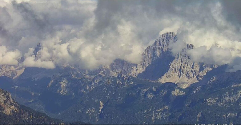 Webcam Passo San Pellegrino-Falcade - Pelmo e Civetta