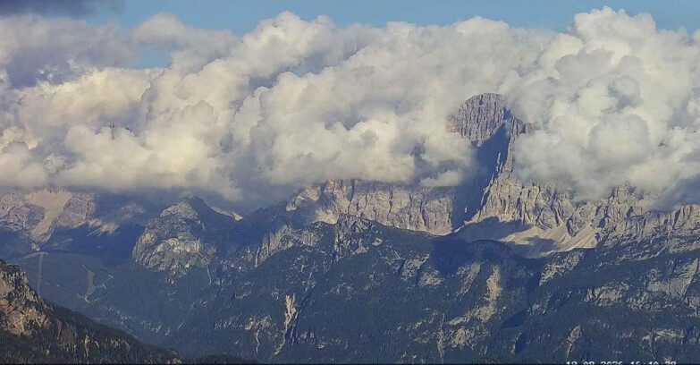 Webcam Passo San Pellegrino-Falcade - Pelmo e Civetta