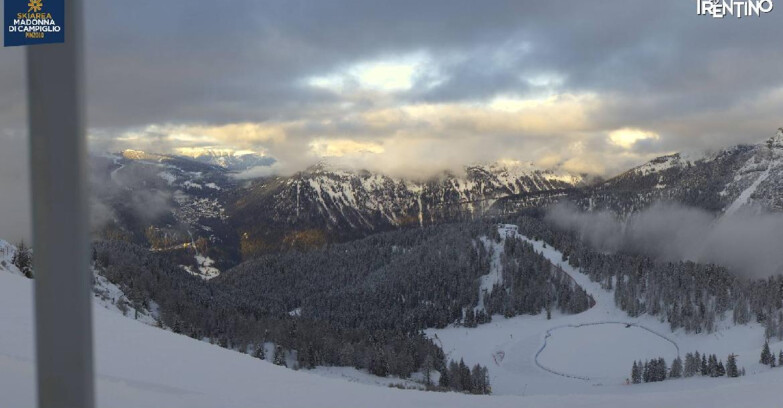Webcam Pinzolo - Rifugio Doss del Sabion - 2100m