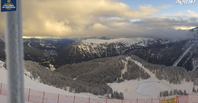 Webcam Pinzolo - Rifugio Doss del Sabion - 2100m