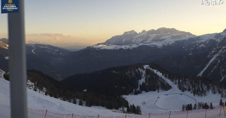 Webcam Pinzolo - Rifugio Doss del Sabion - 2100m