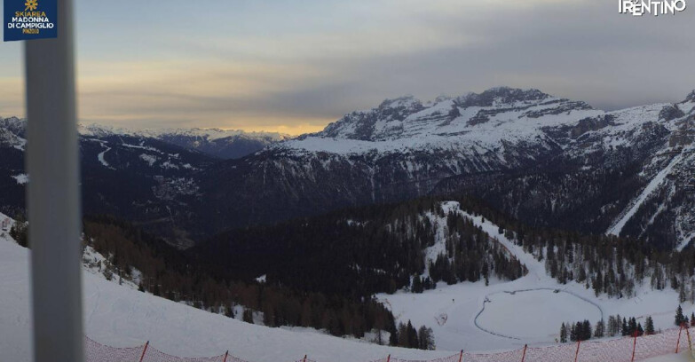 Webcam Pinzolo - Rifugio Doss del Sabion - 2100m
