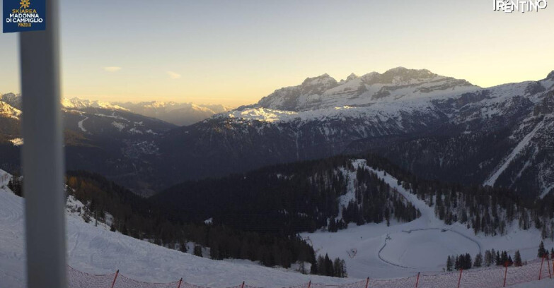 Webcam Pinzolo - Rifugio Doss del Sabion - 2100m