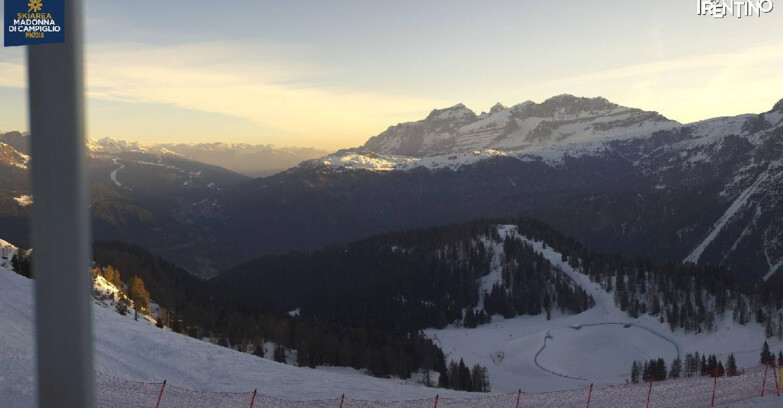 Webcam Pinzolo - Rifugio Doss del Sabion - 2100m