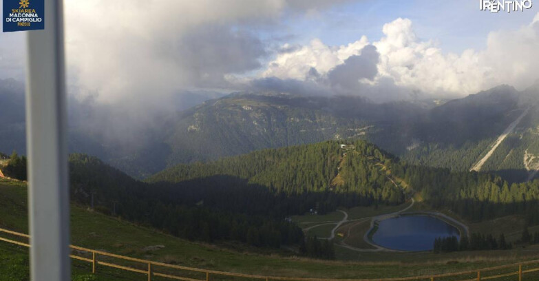 Webcam Pinzolo - Rifugio Doss del Sabion - 2100m