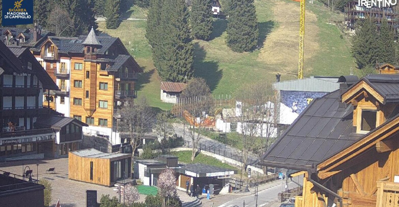 Webcam Madonna di Campiglio (Skiarea Campiglio Dolomiti di Brenta - Val di Sole Val Rendena) - Madonna di Campiglio