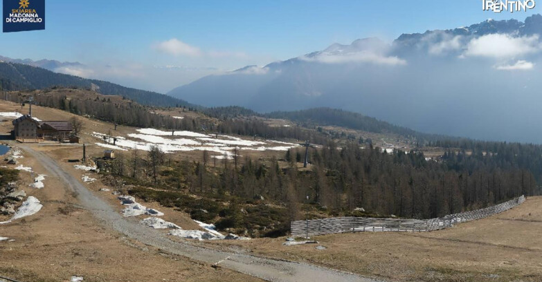Webcam Madonna di Campiglio (Skiarea Campiglio Dolomiti di Brenta - Val di Sole Val Rendena) - Rifugio Viviani
