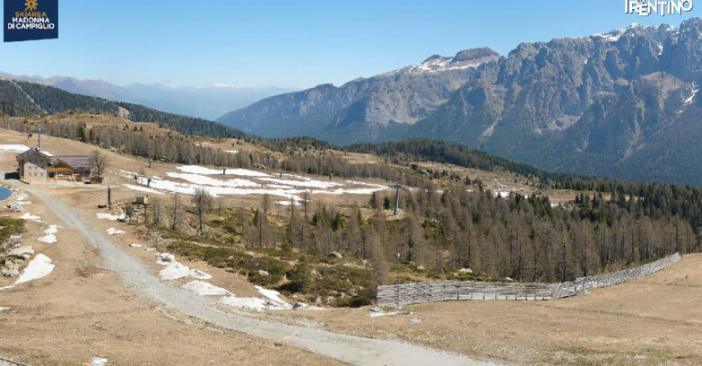Webcam Madonna di Campiglio (Skiarea Campiglio Dolomiti di Brenta - Val di Sole Val Rendena) - Rifugio Viviani