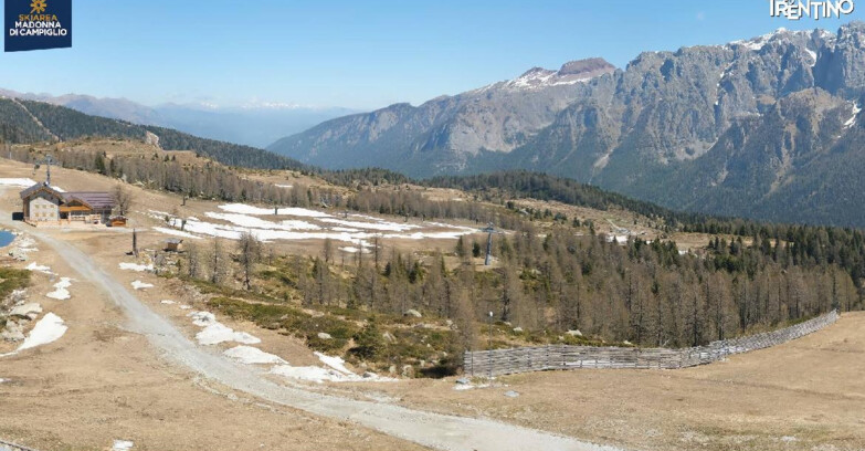Webcam Madonna di Campiglio (Skiarea Campiglio Dolomiti di Brenta - Val di Sole Val Rendena) - Rifugio Viviani