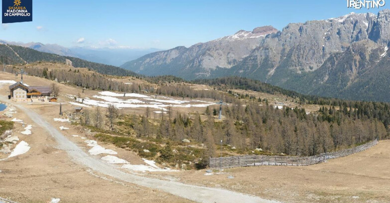 Webcam Madonna di Campiglio (Skiarea Campiglio Dolomiti di Brenta - Val di Sole Val Rendena) - Rifugio Viviani