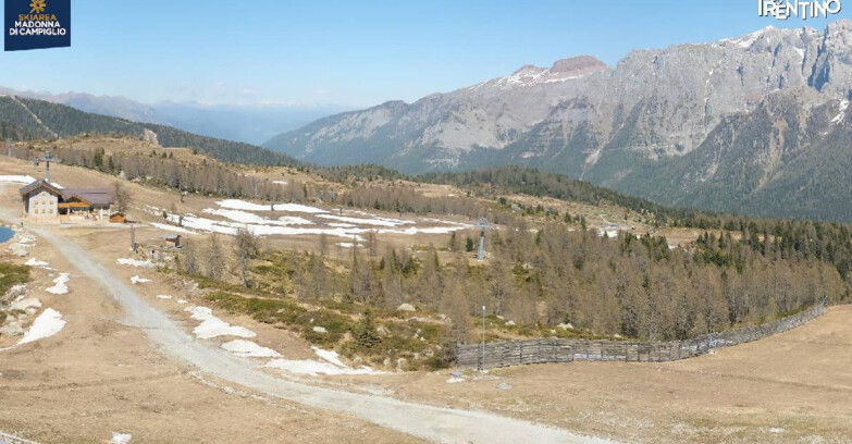 Webcam Madonna di Campiglio (Skiarea Campiglio Dolomiti di Brenta - Val di Sole Val Rendena) - Rifugio Viviani