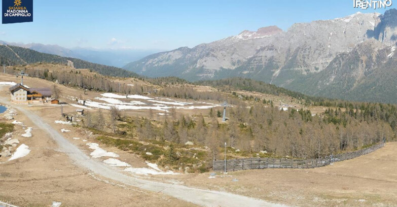 Webcam Madonna di Campiglio (Skiarea Campiglio Dolomiti di Brenta - Val di Sole Val Rendena) - Rifugio Viviani