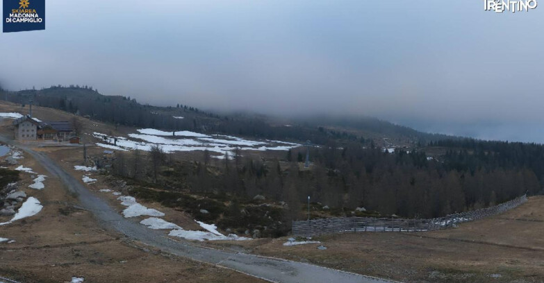 Webcam Madonna di Campiglio (Skiarea Campiglio Dolomiti di Brenta - Val di Sole Val Rendena) - Rifugio Viviani