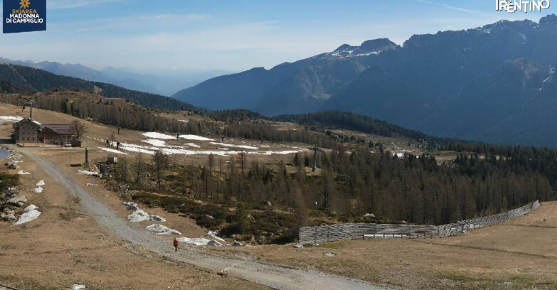 Webcam Madonna di Campiglio (Skiarea Campiglio Dolomiti di Brenta - Val di Sole Val Rendena) - Rifugio Viviani