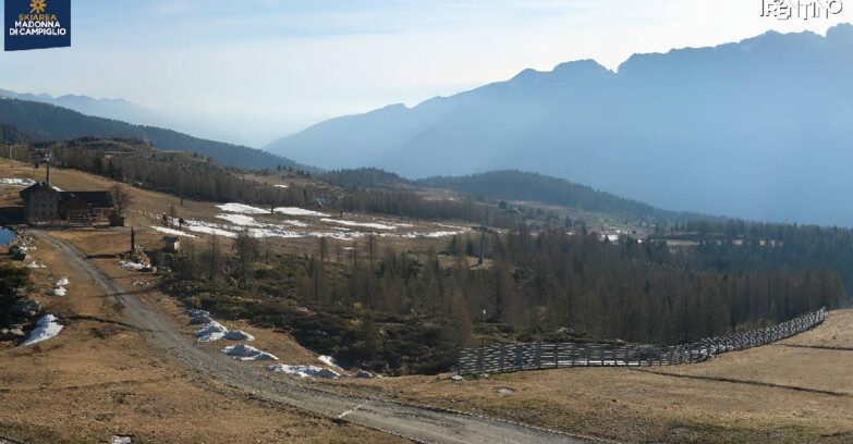Webcam Madonna di Campiglio (Skiarea Campiglio Dolomiti di Brenta - Val di Sole Val Rendena) - Rifugio Viviani