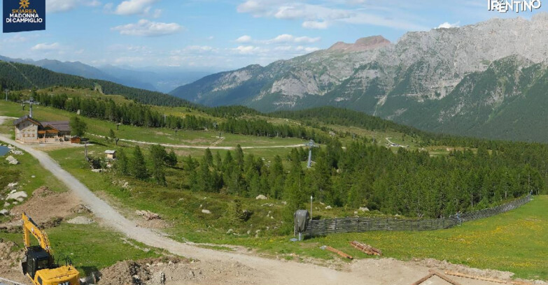 Webcam Madonna di Campiglio (Skiarea Campiglio Dolomiti di Brenta - Val di Sole Val Rendena) - Rifugio Viviani