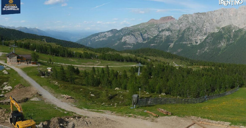 Webcam Madonna di Campiglio (Skiarea Campiglio Dolomiti di Brenta - Val di Sole Val Rendena) - Rifugio Viviani