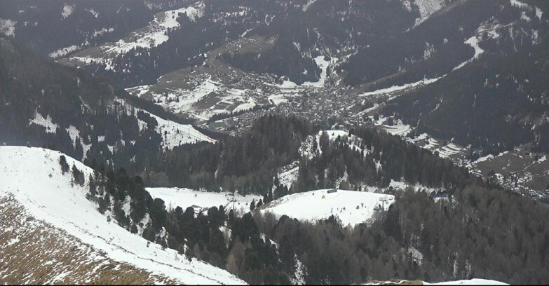 Webcam Pozza di Fassa-Aloch-Buffaure  - Sasso Lungo und Sasso Piatto