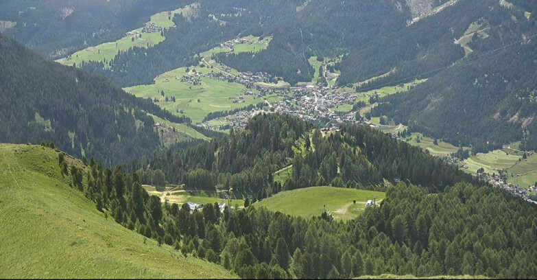 Webcam Pozza di Fassa-Aloch-Buffaure  - Sasso Lungo e Sasso Piatto visti da Buffaure