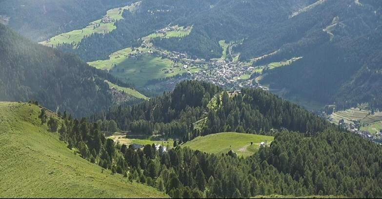 Webcam Pozza di Fassa-Aloch-Buffaure  - Sasso Lungo e Sasso Piatto visti da Buffaure