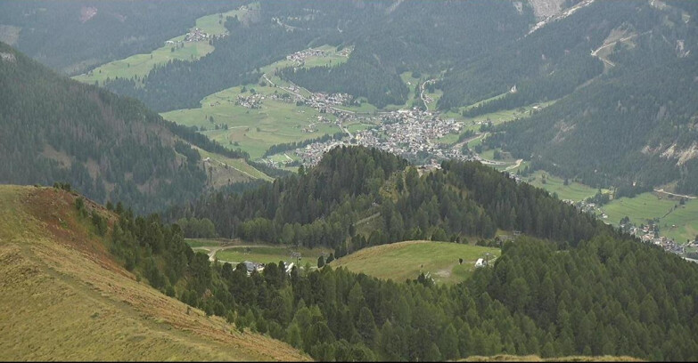 Webcam Pozza di Fassa-Aloch-Buffaure - Sasso Lungo e Sasso Piatto visti da Buffaure