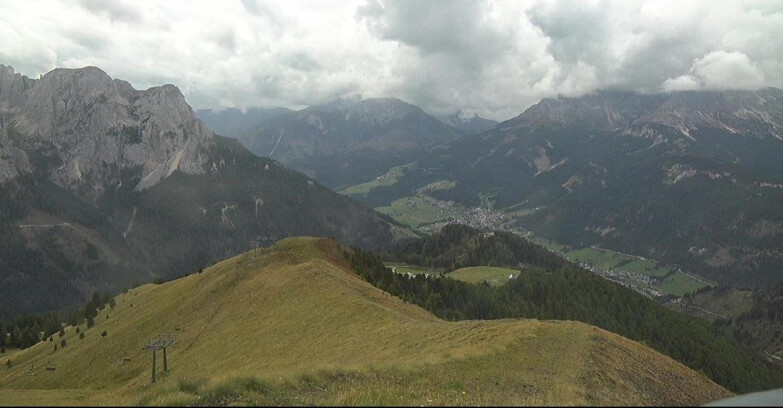 Webcam Pozza di Fassa-Aloch-Buffaure - Sasso Lungo e Sasso Piatto visti da Buffaure