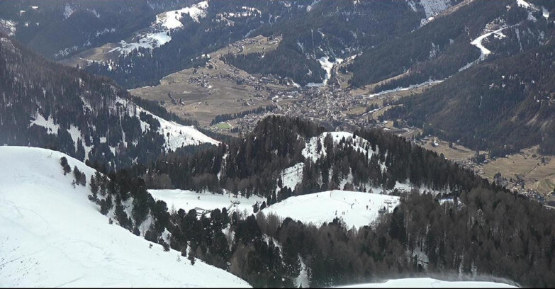 Webcam Pozza di Fassa-Aloch-Buffaure  - Sasso Lungo e Sasso Piatto visti da Buffaure