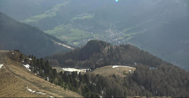 Webcam Pozza di Fassa-Aloch-Buffaure  - Sasso Lungo e Sasso Piatto visti da Buffaure
