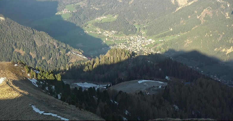 Webcam Pozza di Fassa-Aloch-Buffaure  - Sasso Lungo e Sasso Piatto visti da Buffaure