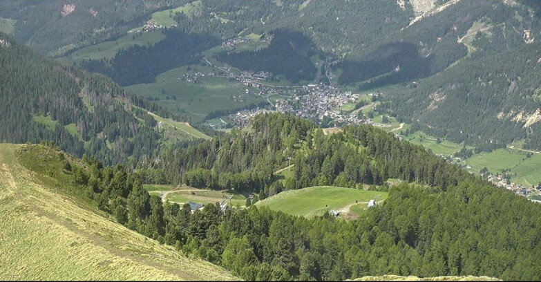 Webcam Pozza di Fassa-Aloch-Buffaure - Sasso Lungo e Sasso Piatto visti da Buffaure