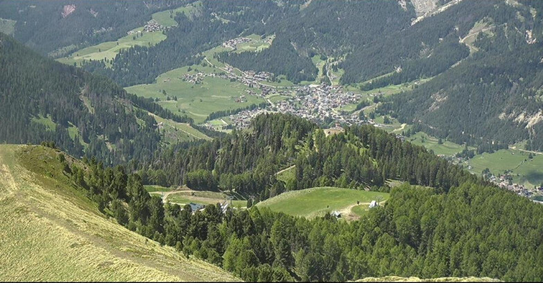 Webcam Pozza di Fassa-Aloch-Buffaure - Sasso Lungo e Sasso Piatto visti da Buffaure