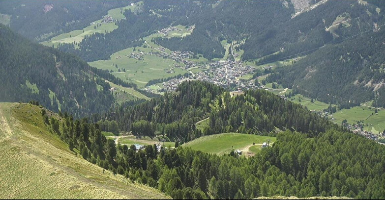 Webcam Pozza di Fassa-Aloch-Buffaure - Sasso Lungo e Sasso Piatto visti da Buffaure