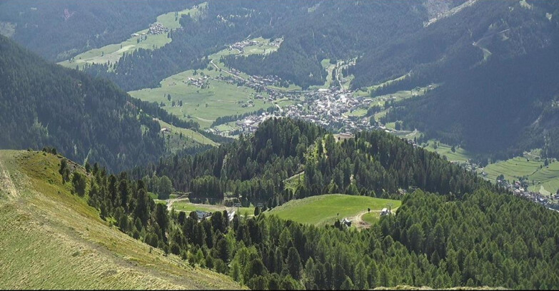 Webcam Pozza di Fassa-Aloch-Buffaure - Sasso Lungo e Sasso Piatto visti da Buffaure