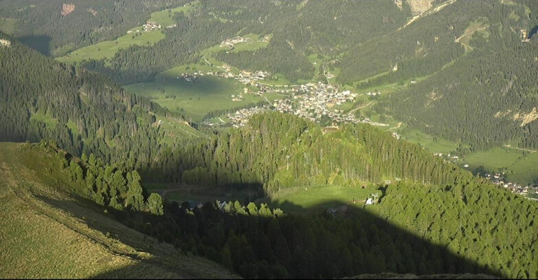 Webcam Pozza di Fassa-Aloch-Buffaure - Sasso Lungo e Sasso Piatto visti da Buffaure