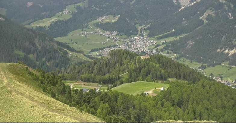 Webcam Pozza di Fassa-Aloch-Buffaure  - Sasso Lungo e Sasso Piatto visti da Buffaure