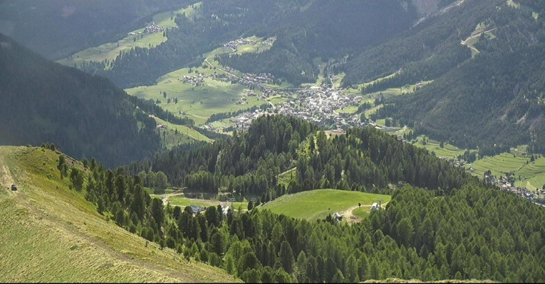 Webcam Pozza di Fassa-Aloch-Buffaure  - Sasso Lungo e Sasso Piatto visti da Buffaure