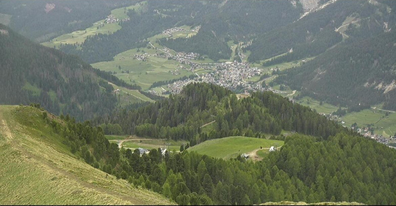Webcam Pozza di Fassa-Aloch-Buffaure  - Sasso Lungo e Sasso Piatto visti da Buffaure