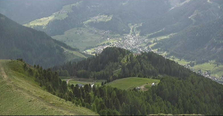 Webcam Pozza di Fassa-Aloch-Buffaure  - Sasso Lungo e Sasso Piatto visti da Buffaure