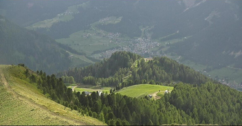 Webcam Pozza di Fassa-Aloch-Buffaure  - Sasso Lungo e Sasso Piatto visti da Buffaure