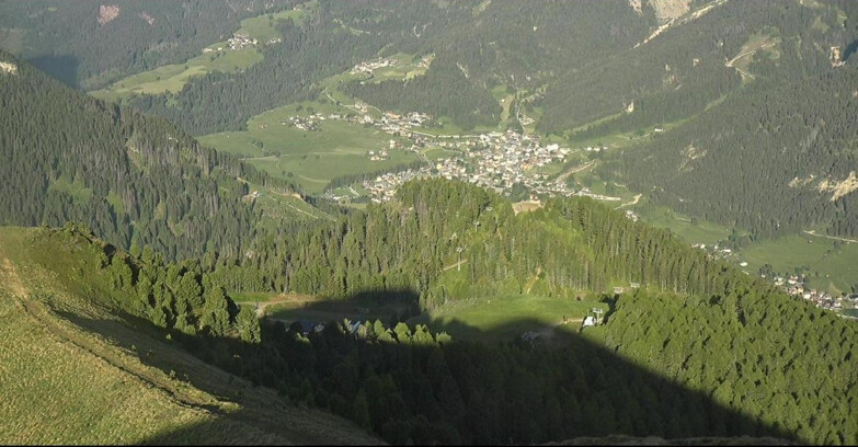 Webcam Pozza di Fassa-Aloch-Buffaure  - Sasso Lungo e Sasso Piatto visti da Buffaure