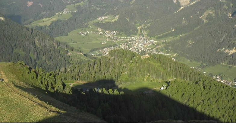 Webcam Pozza di Fassa-Aloch-Buffaure  - Sasso Lungo e Sasso Piatto visti da Buffaure