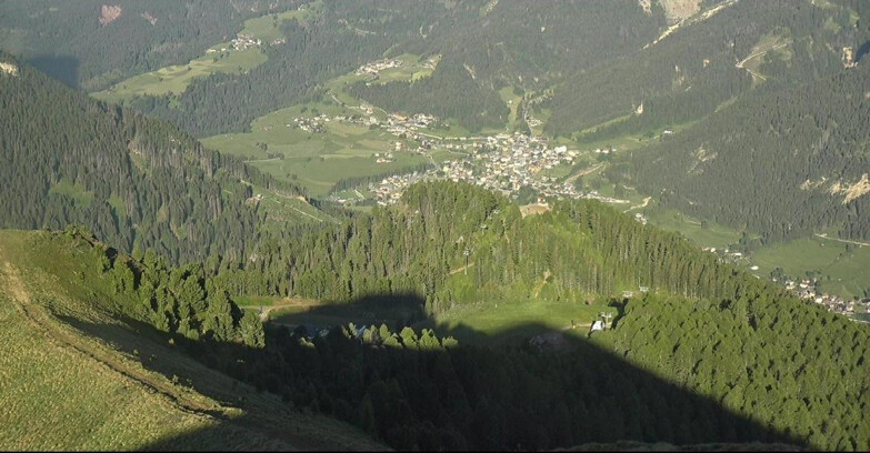 Webcam Pozza di Fassa-Aloch-Buffaure  - Sasso Lungo e Sasso Piatto visti da Buffaure