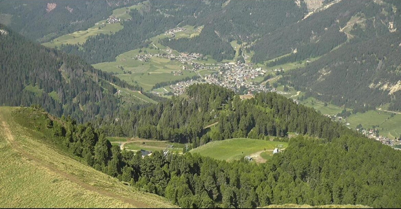 Webcam Pozza di Fassa-Aloch-Buffaure  - Sasso Lungo e Sasso Piatto visti da Buffaure