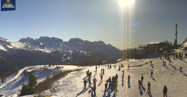 Webcam Folgarida-Marilleva  (Skiarea Campiglio Dolomiti di Brenta - Val di Sole Val Rendena) - Seggiovia Malghette 