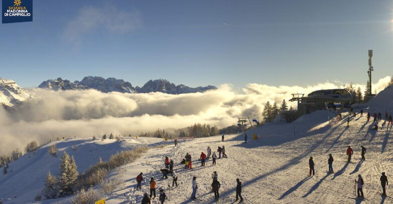 Webcam Folgarida-Marilleva  (Skiarea Campiglio Dolomiti di Brenta - Val di Sole Val Rendena) - Seggiovia Malghette 